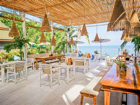 Coco Loco Bar & Restaurant .